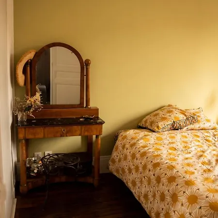 Luxurious And Designed In Montmartre Appartamento Parigi