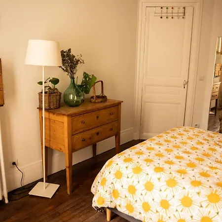 Luxurious And Designed In Montmartre Parigi